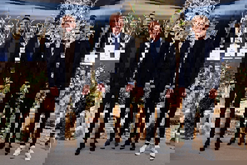 2128696
