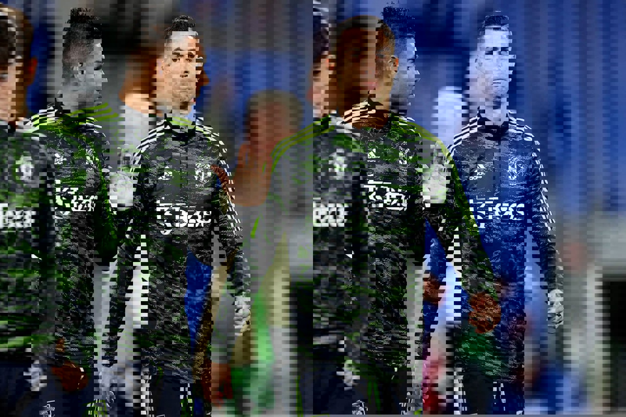 2132090