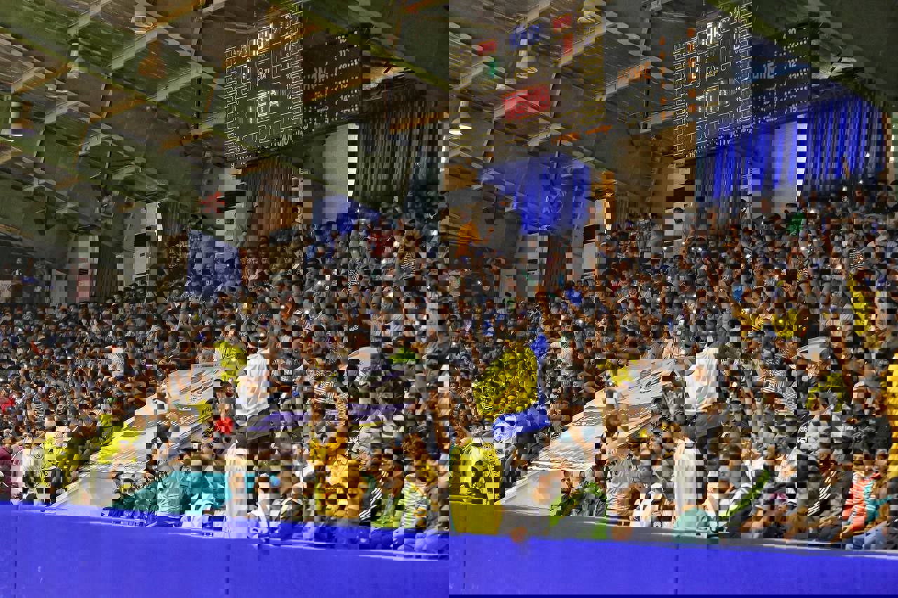 2132889