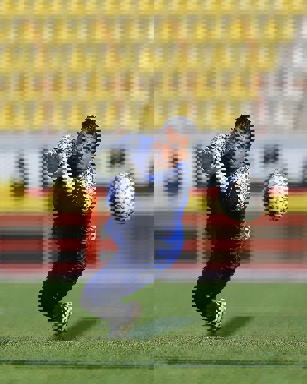 2132943