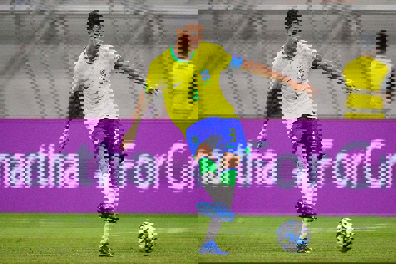2133043