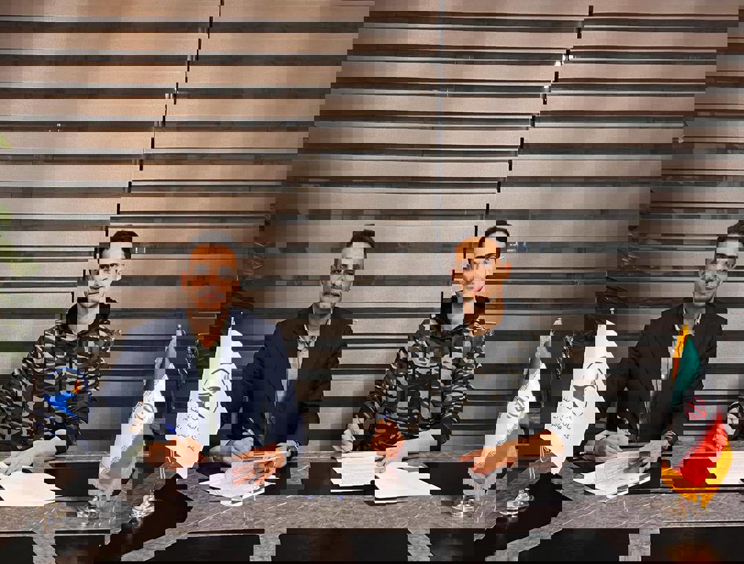 2133604