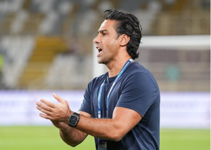 سجده شکر فرهاد مجیدی بعد از پیروزی بزرگ (عکس)  