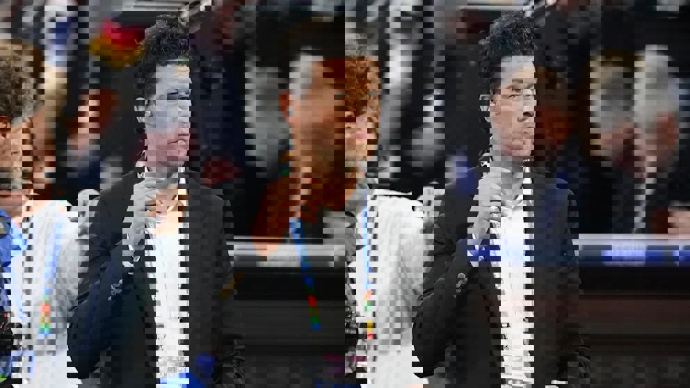 2135377