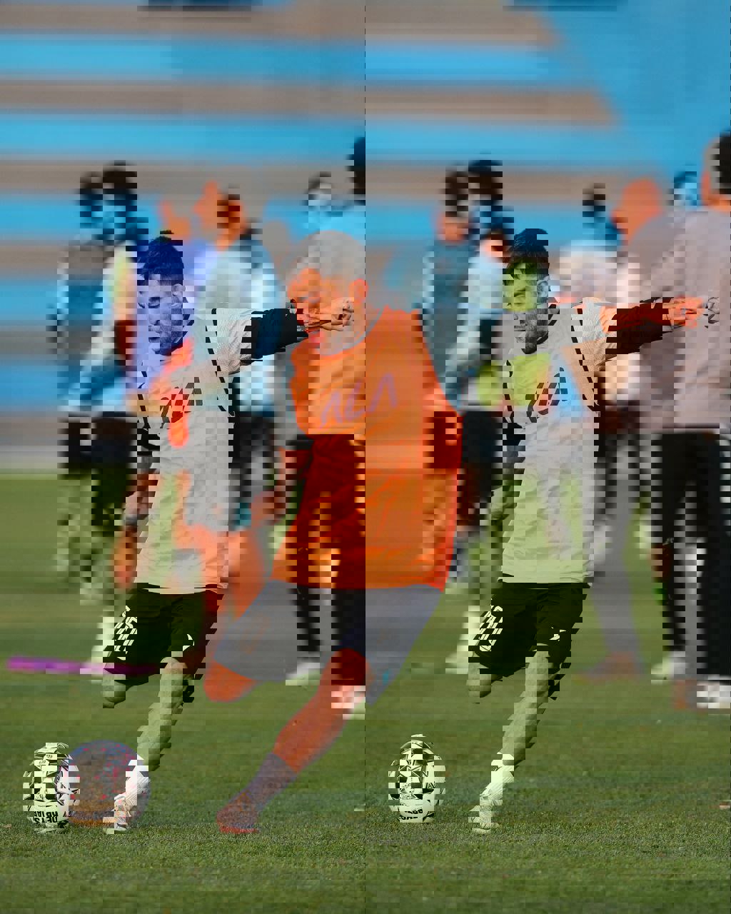 2135877