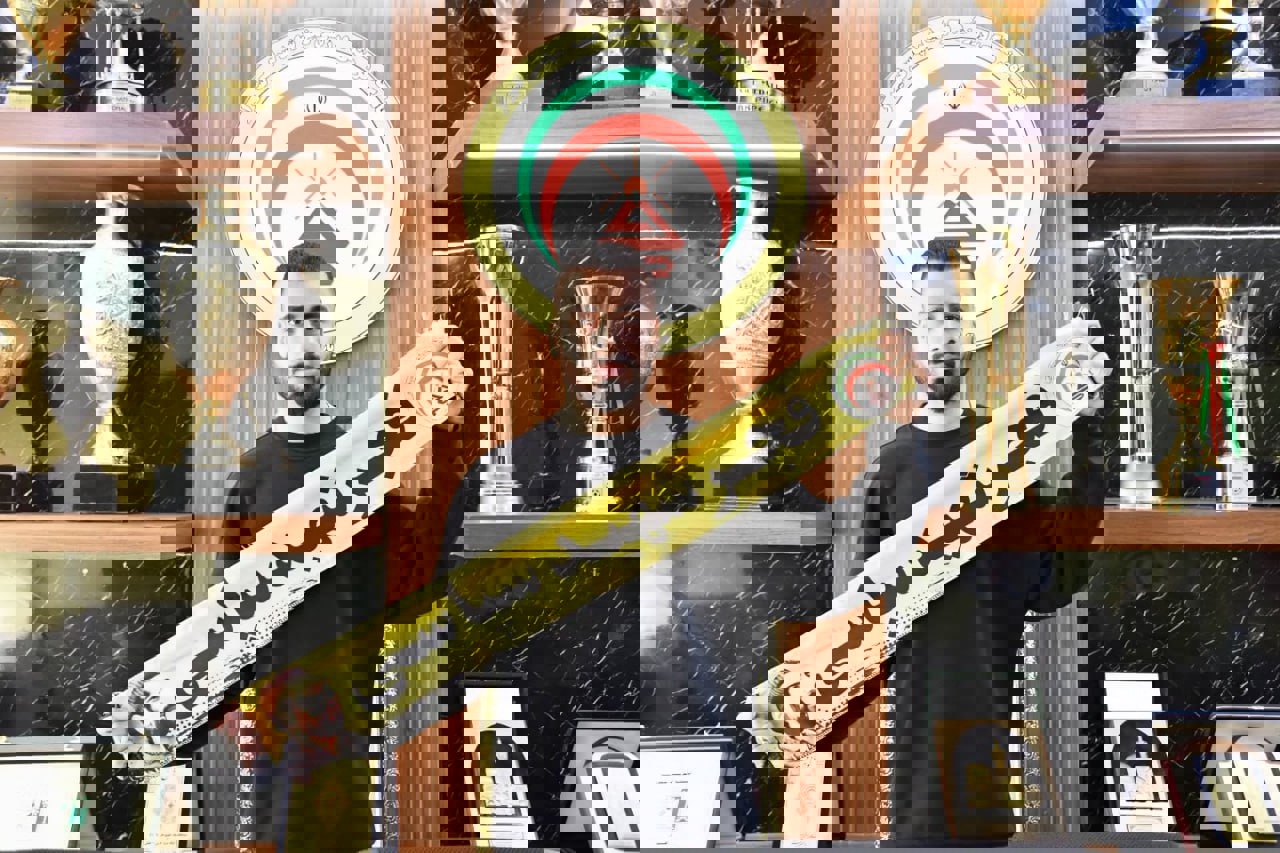 2135802