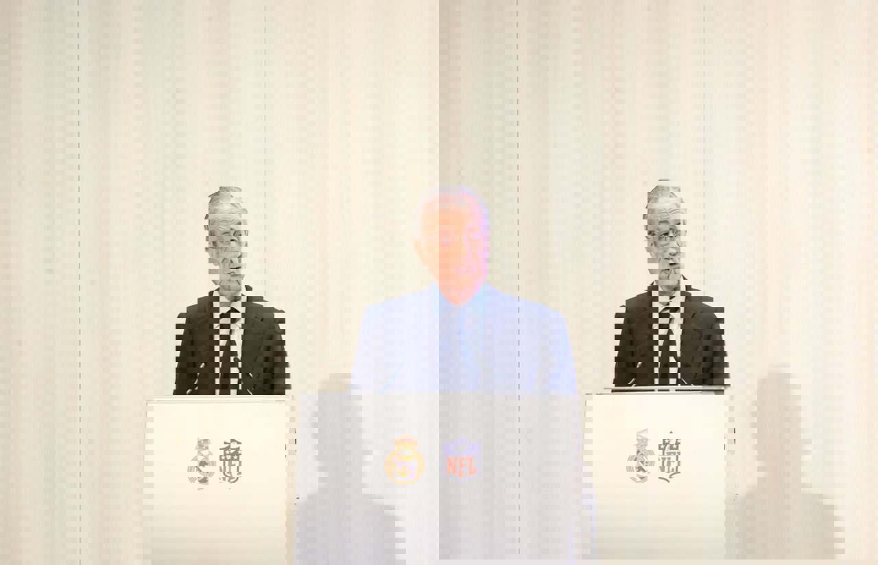 2135960