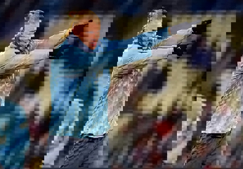 2136096