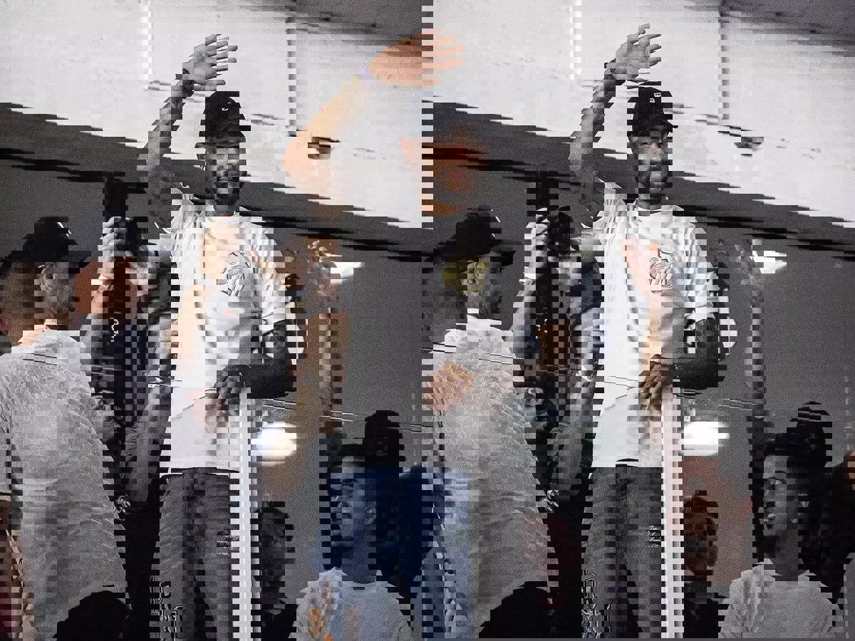 2136942