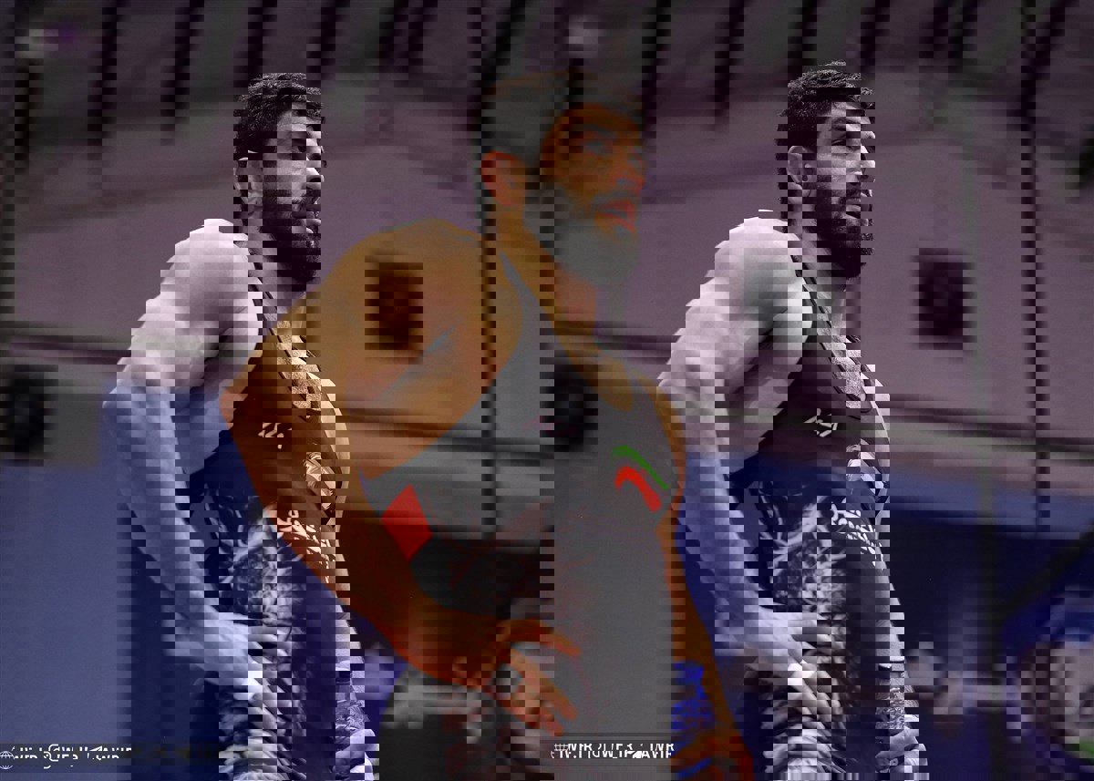 2136981