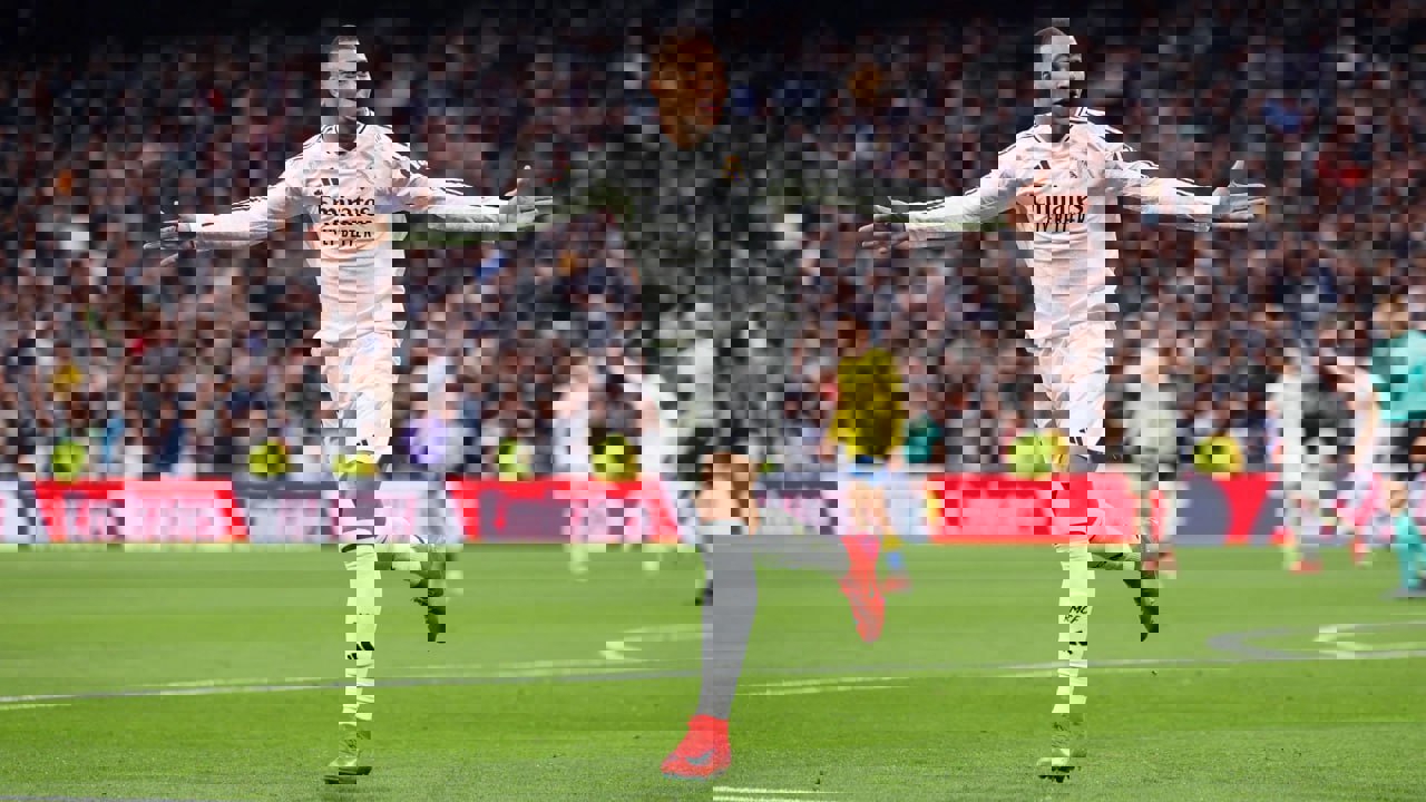 2136995