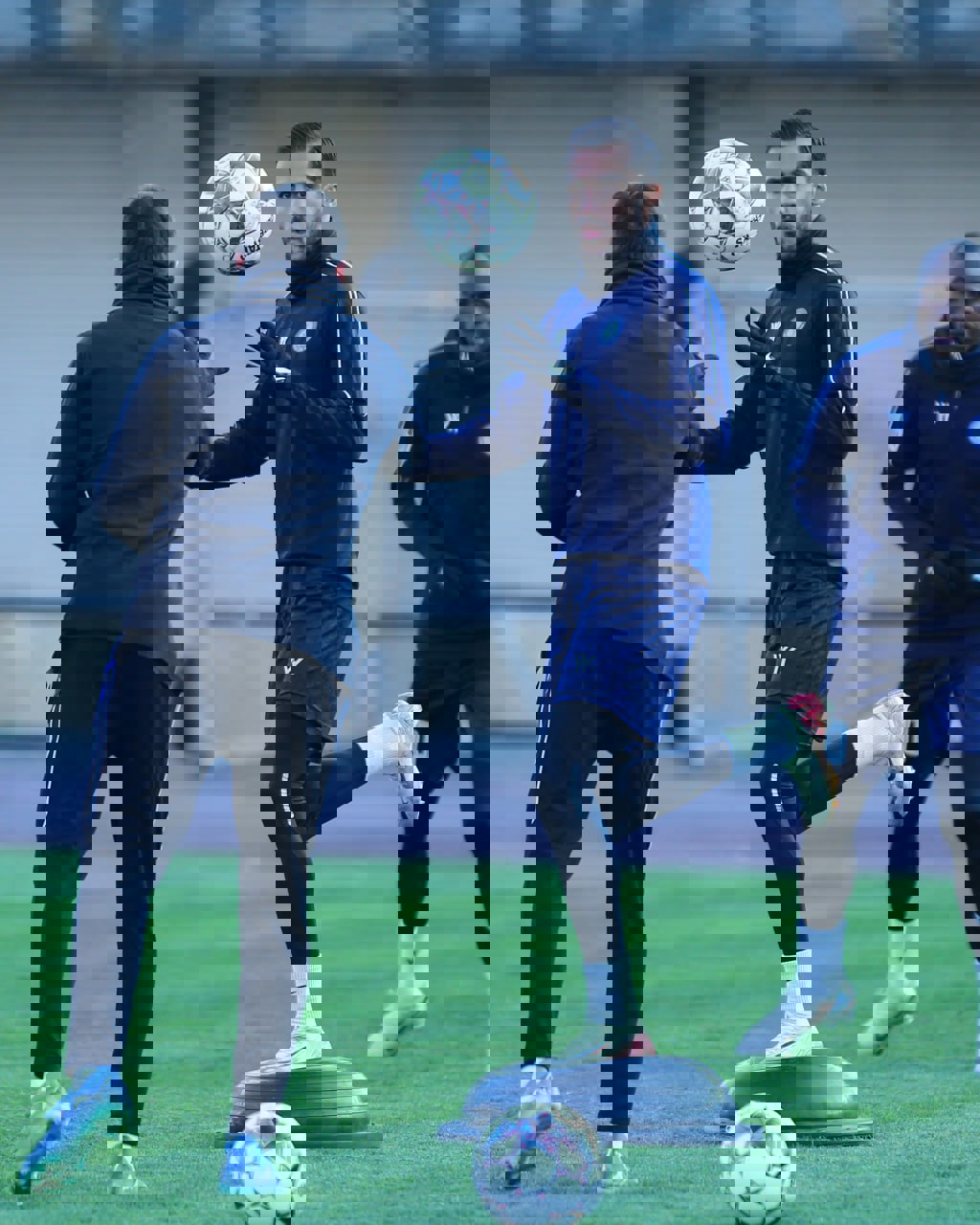 2137104