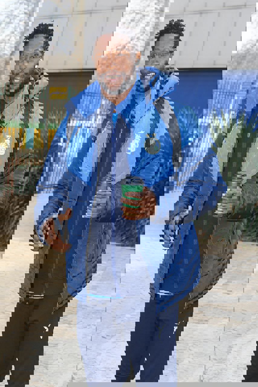 2137100