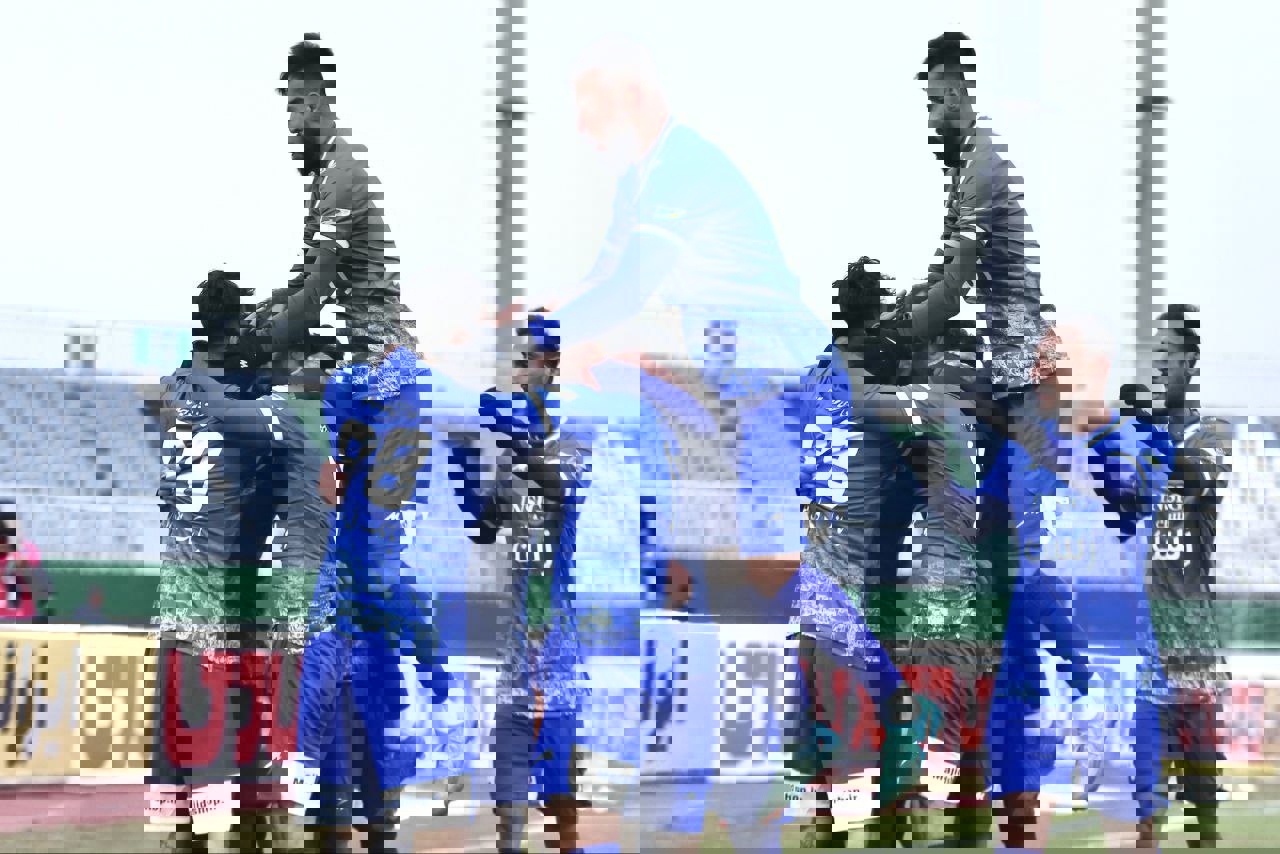 2137405