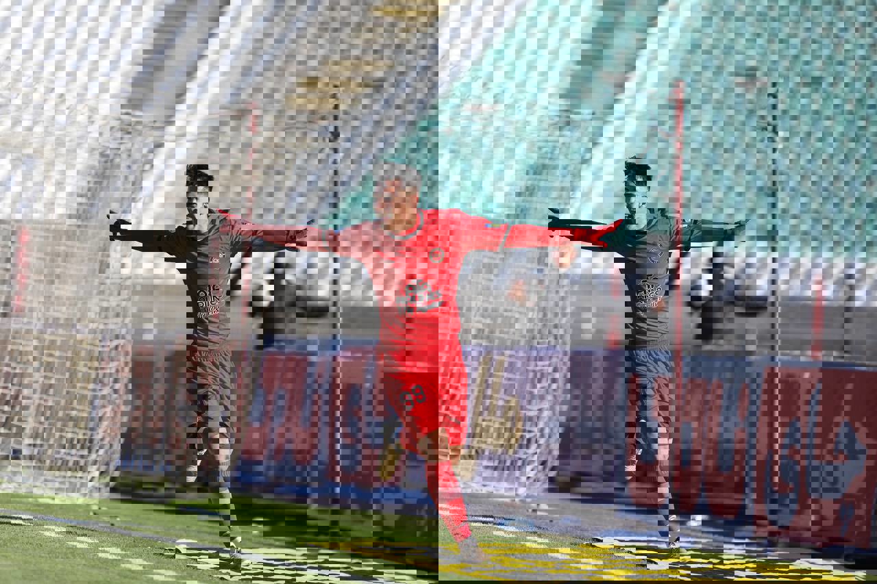 2137640