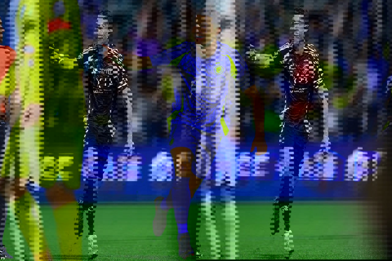 2137850