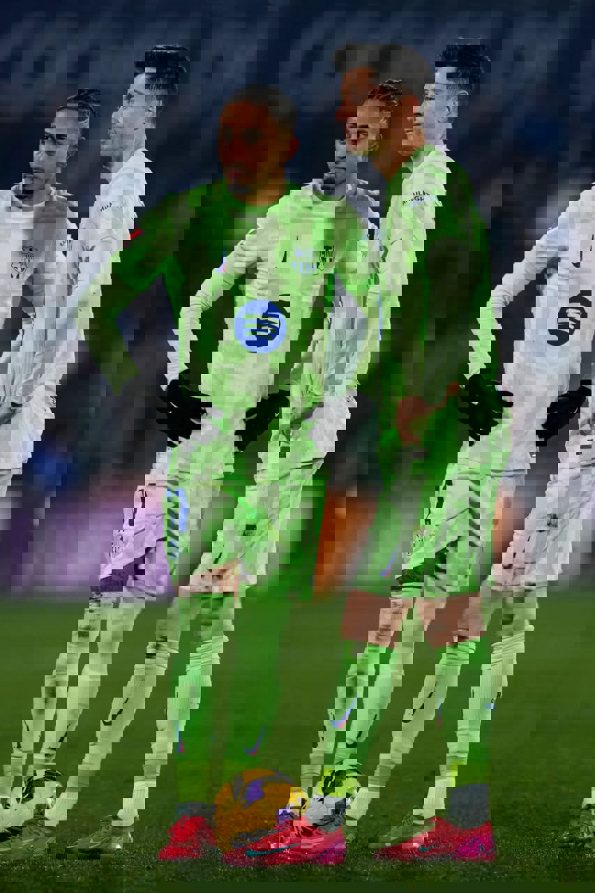 2137858