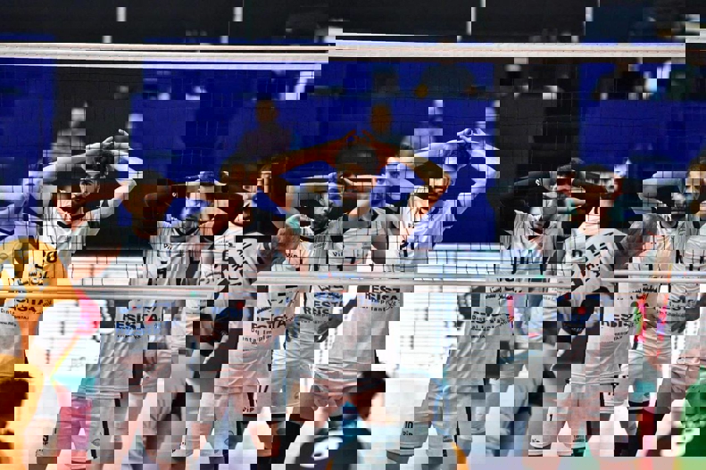 2138799
