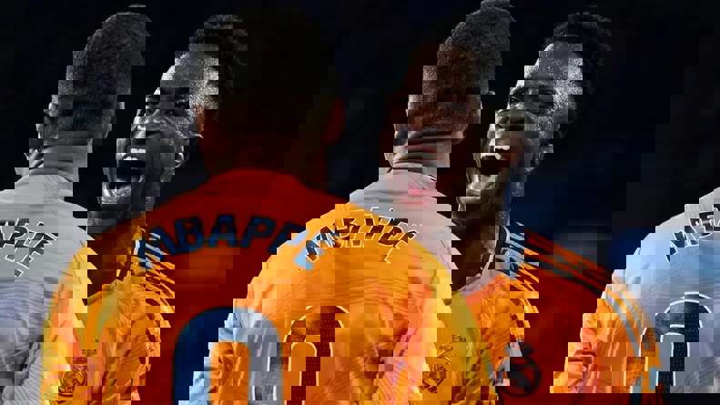 2138900