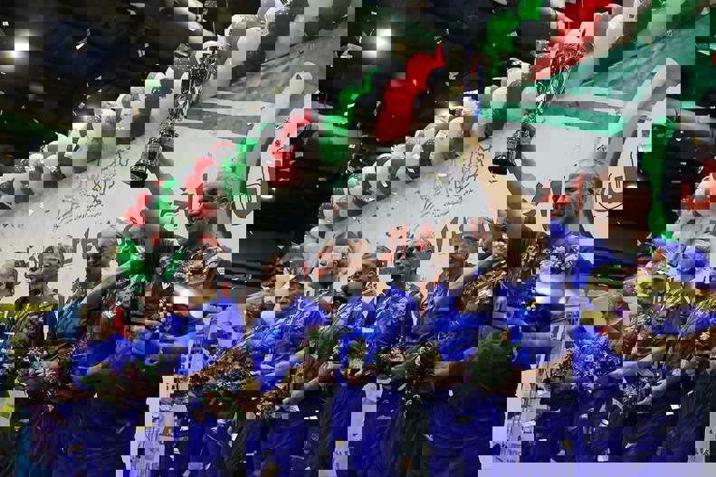 2140884