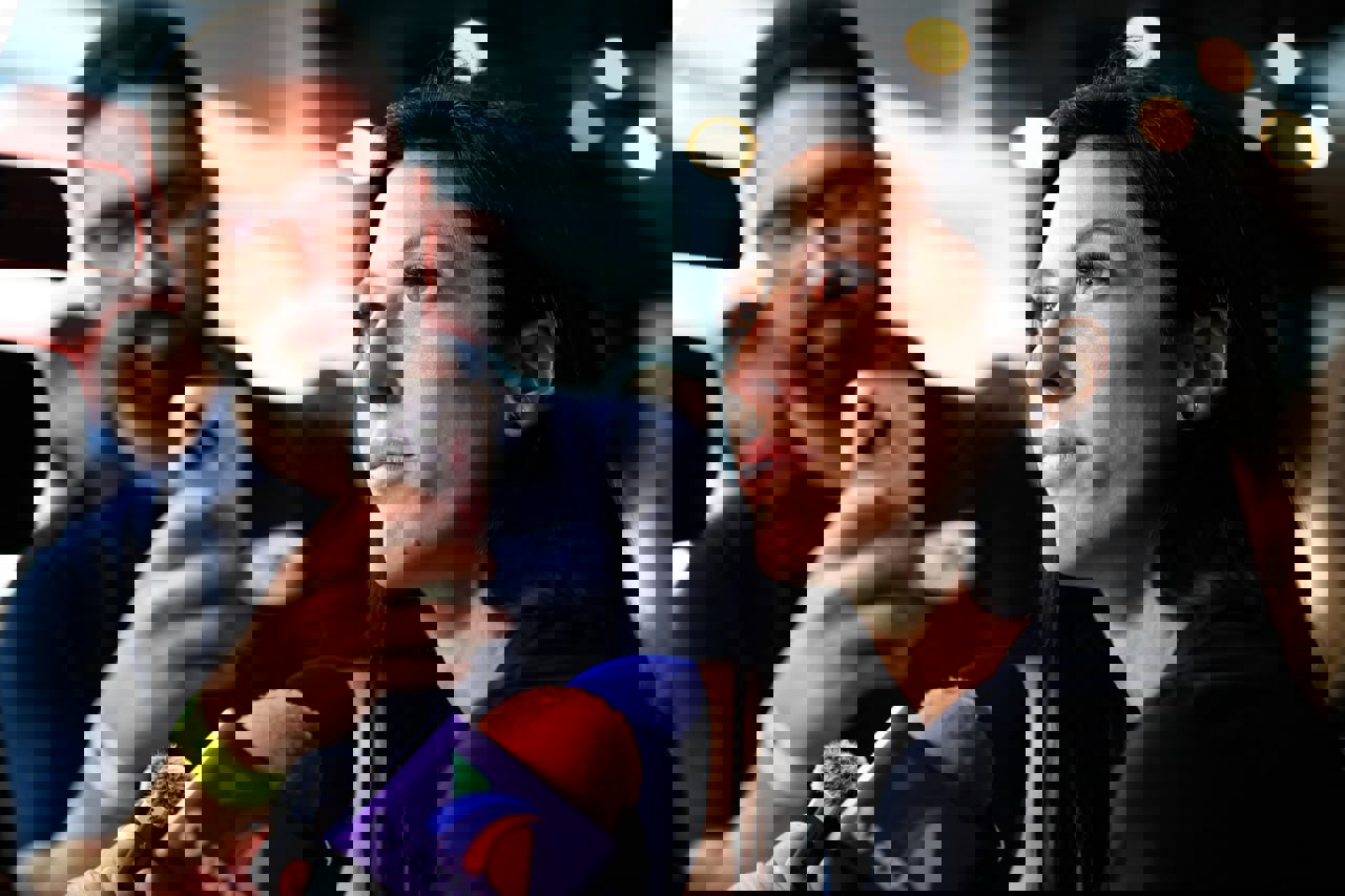 2143674