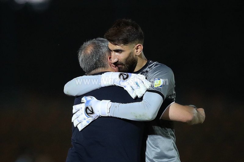 بیرانوند در آغوش نیمکت پرسپولیس