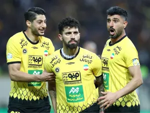 دانشگر به لباس سپاهان گیر داد! (عکس)