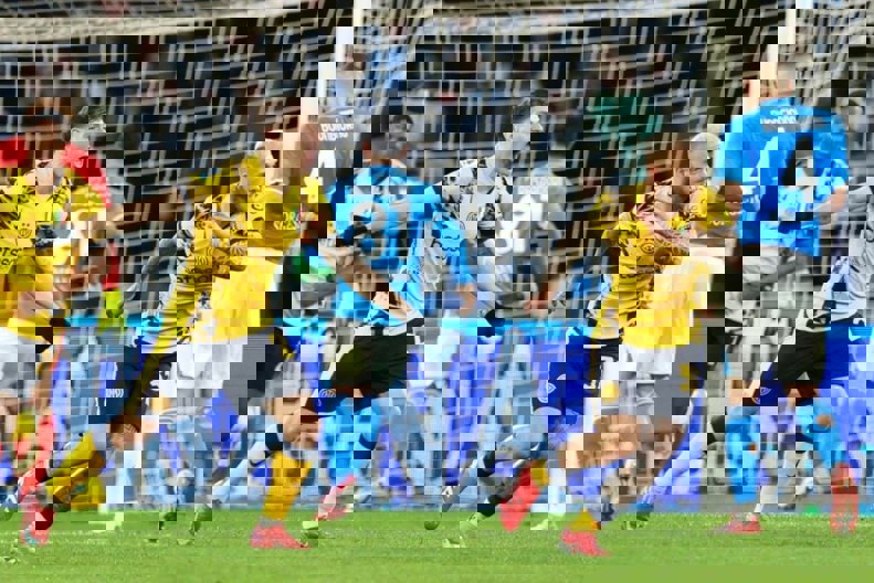 2156562