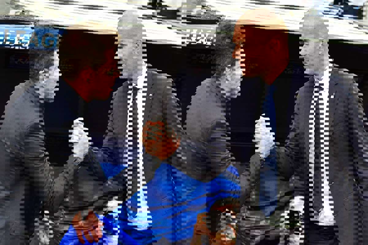 2157637