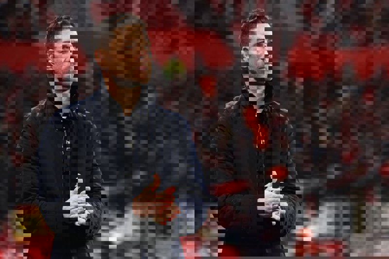 2158083