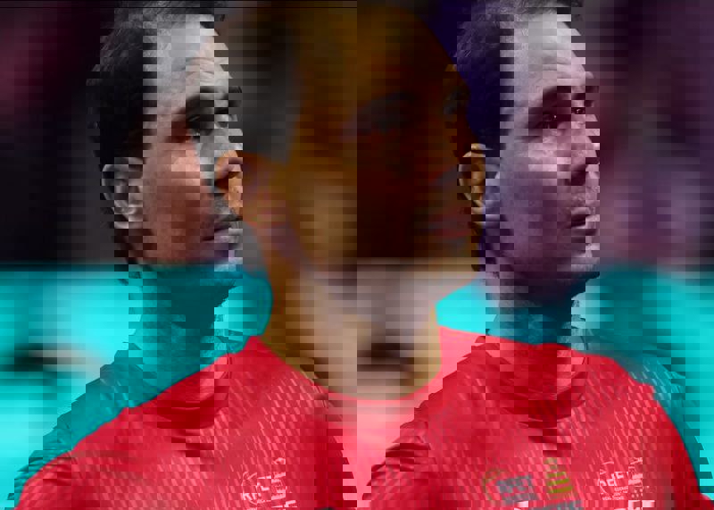 2160305