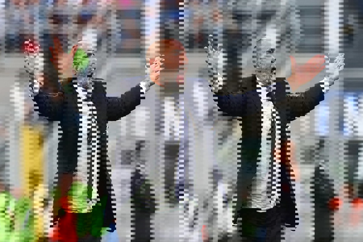2160402