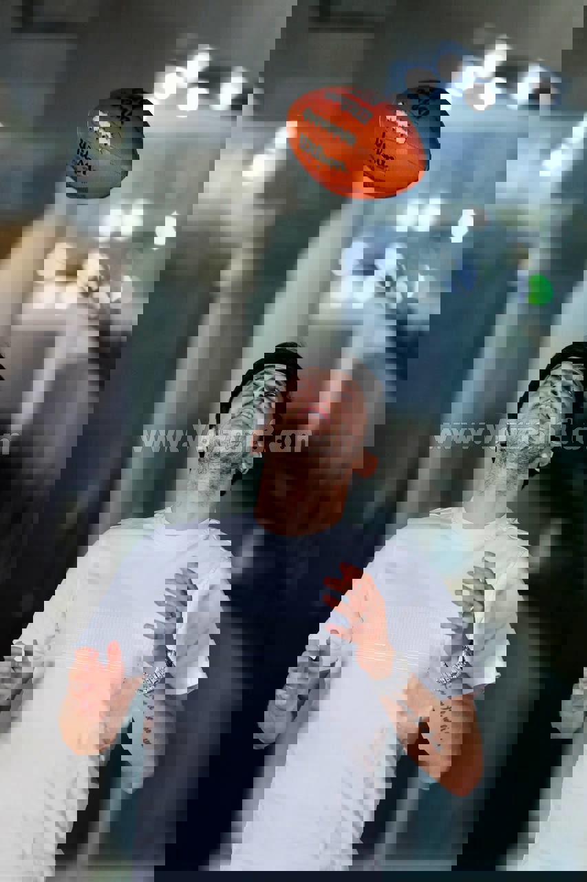2160490