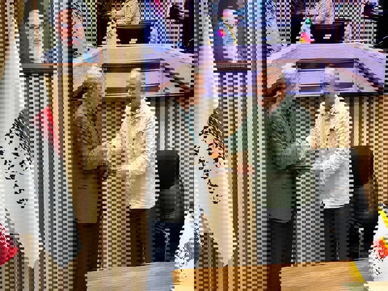 2160537