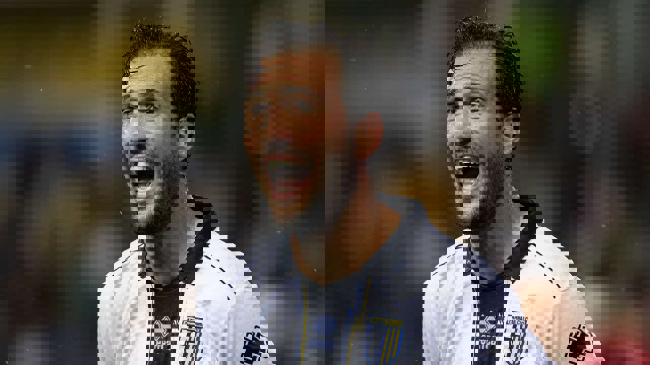 2160812