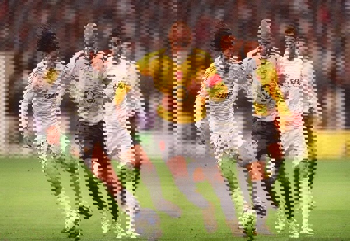 2160998