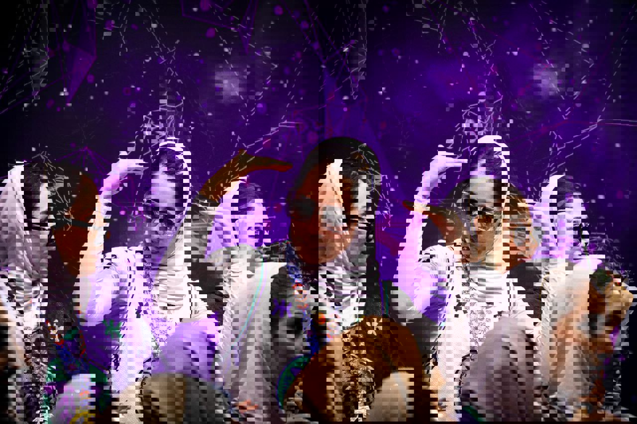 2161002