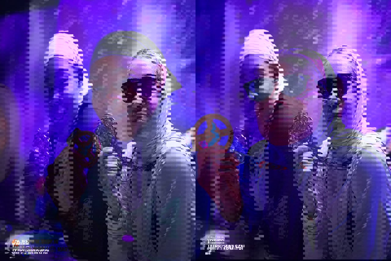 2161047