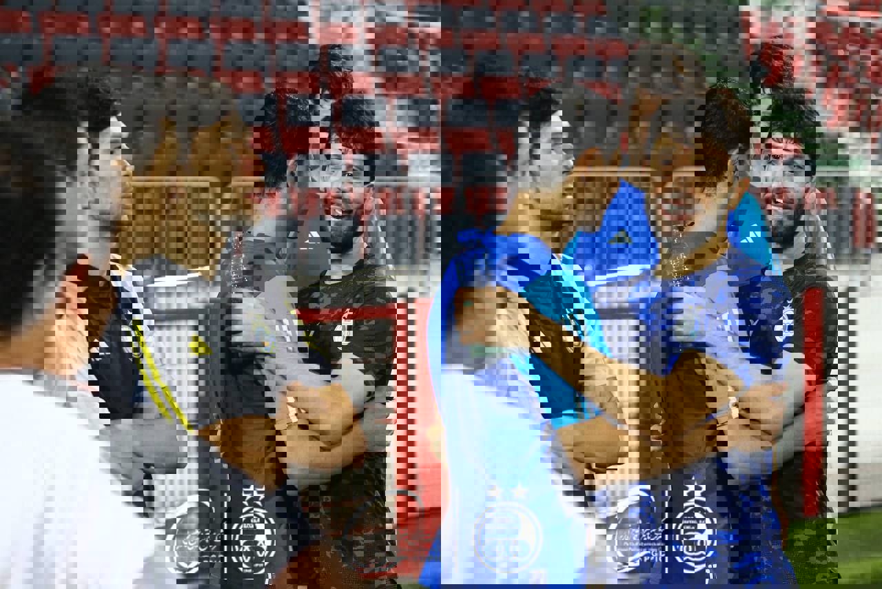 2161282