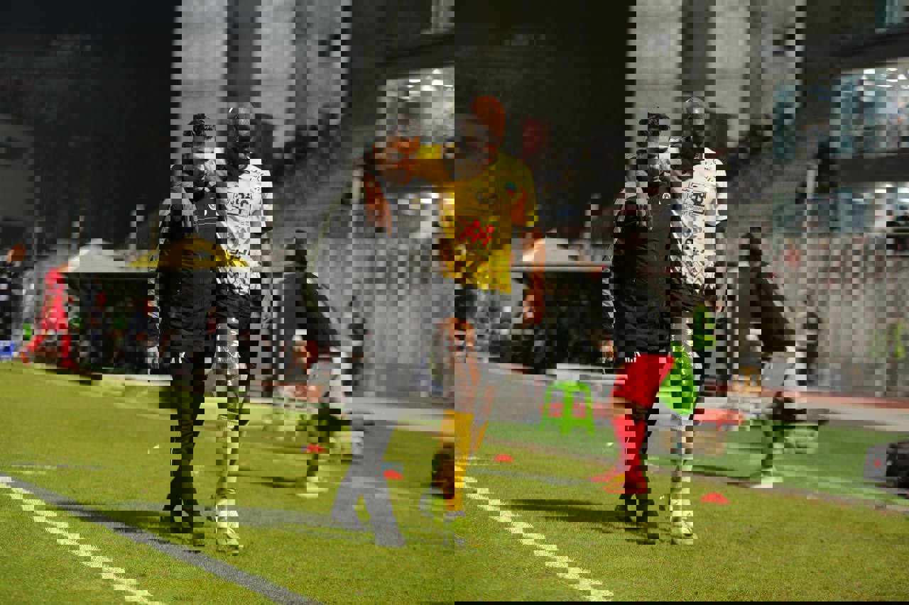 2161318