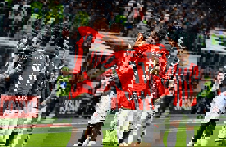 2162084