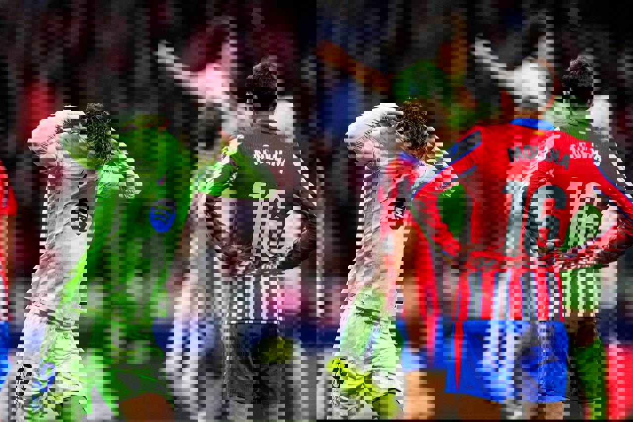2162560