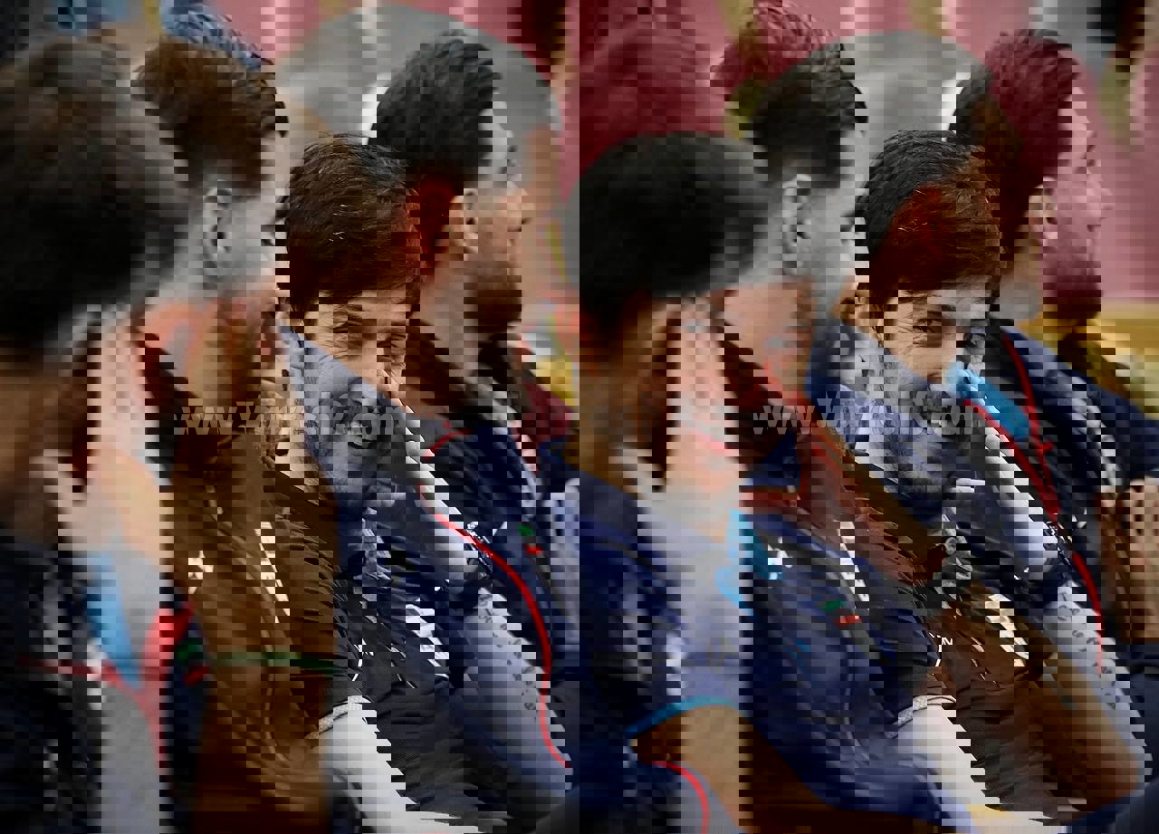 2162883