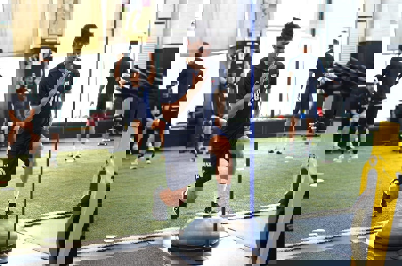 2163042