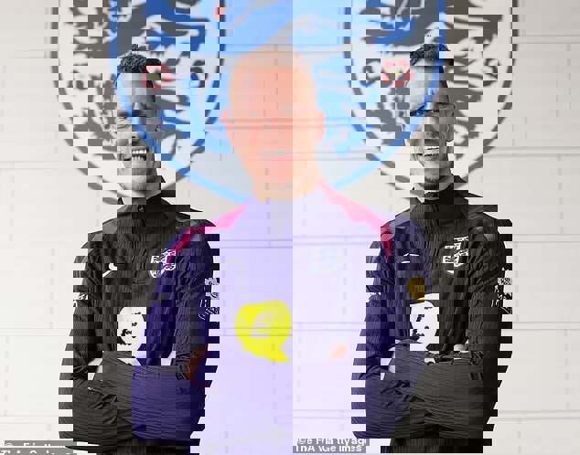 2163121