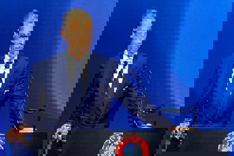 2163128