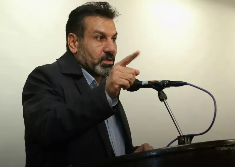 مومنی: هیچکس برای استعفا به من زنگ نزد