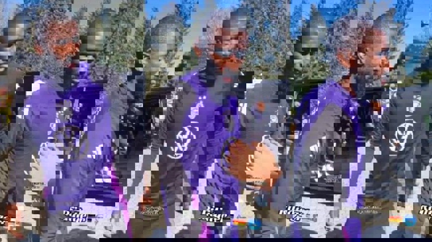 2163498