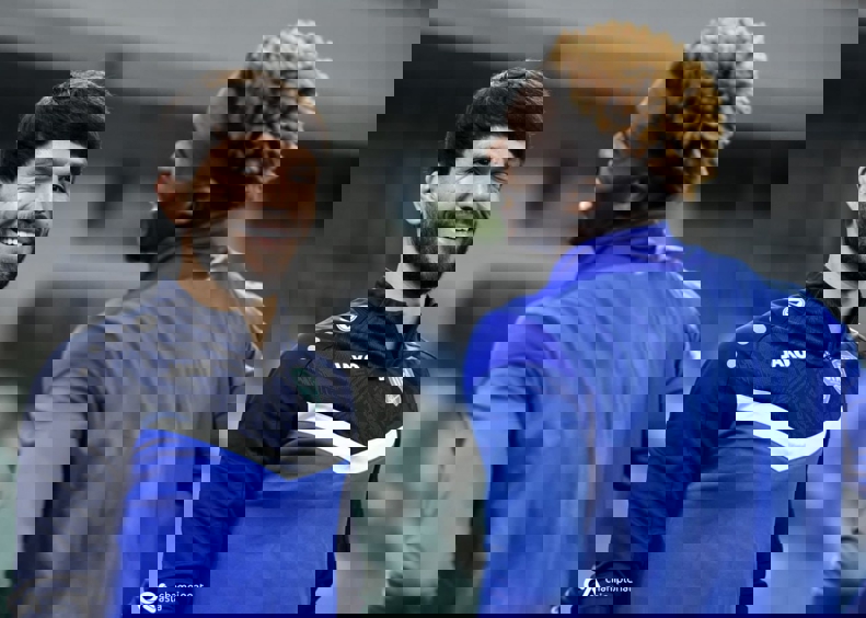 2163558