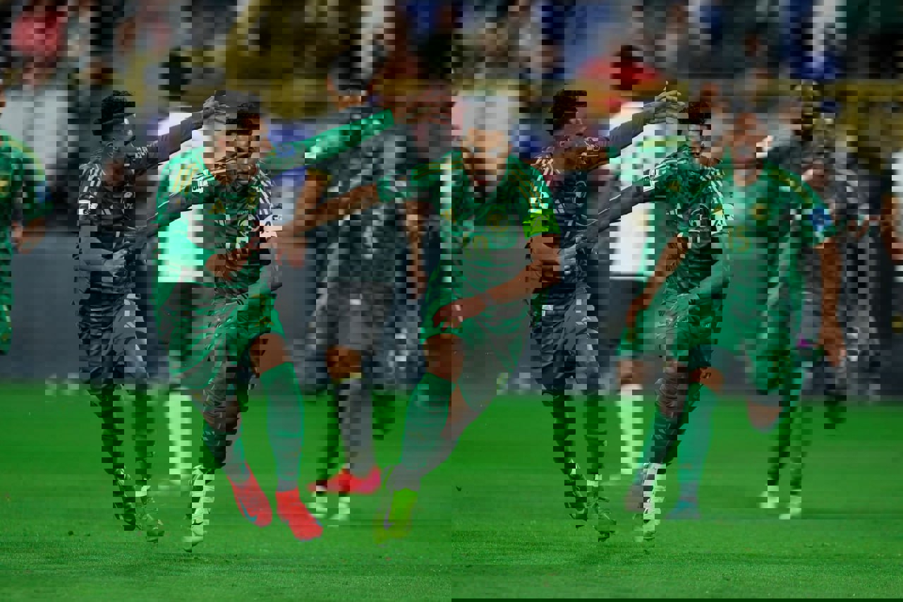 2163869